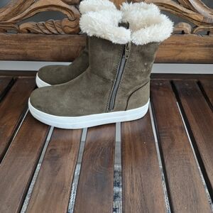 MIA Olive Brown Faux Fur Lined Ankle Booties